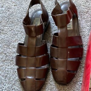 Leather fisherman brown sandals size 6